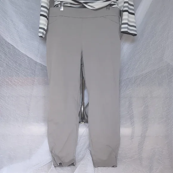 Peck & Peck White and Gray Long Sleeve Tee an Grey WHBM pants - Picture 4 of 10